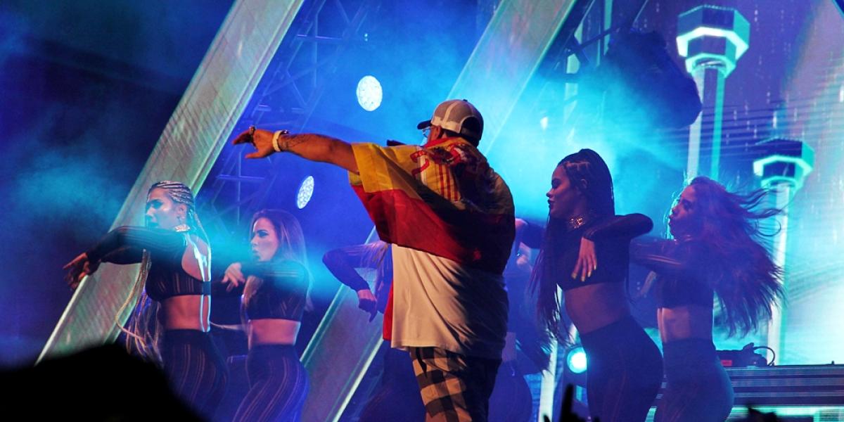Anuel AA durante su actuación en el II Puro Latino Fest.