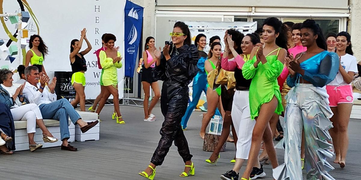 Paloma Suárez en el final del desfile.