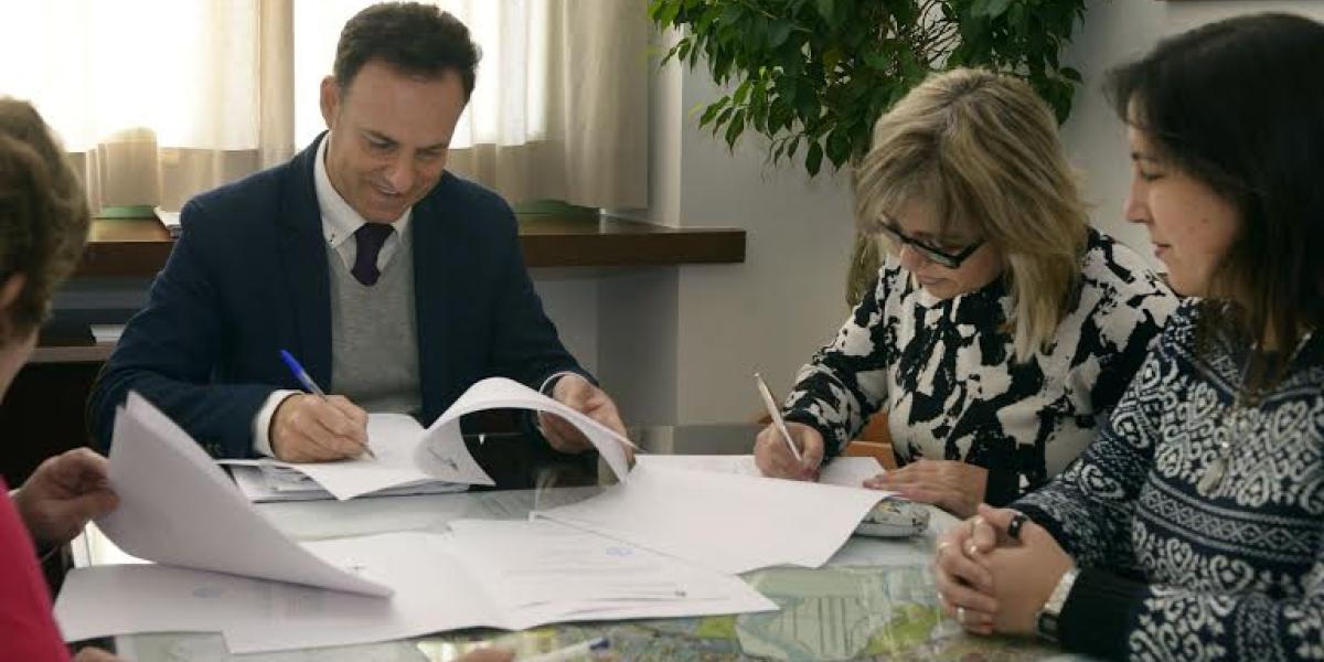 Firma del nuevo contrato de gestión de las salas de estudio.