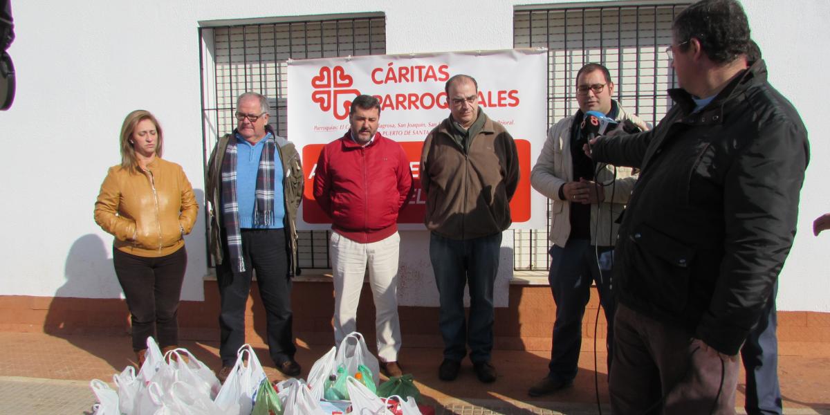 Entrega de alimentos a Cáritas