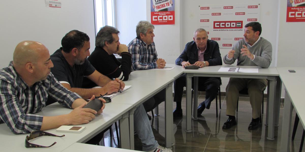 El alcalde recoge propuestas de los trabajadores del servicio de autobuses urbanos