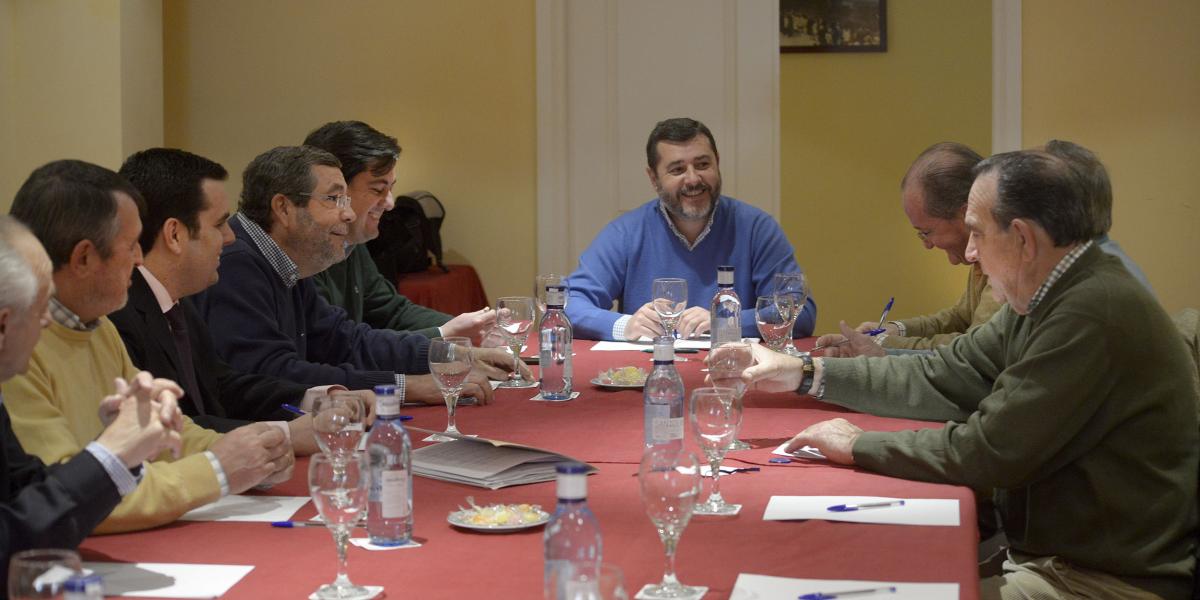El Ayuntamiento recoge las propuestas de los empresarios para mejorar el sector
