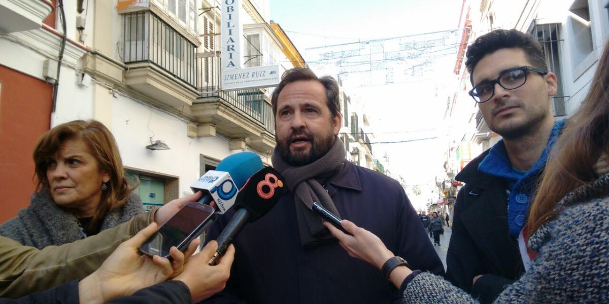 Portavoces del PA informando de su campaña