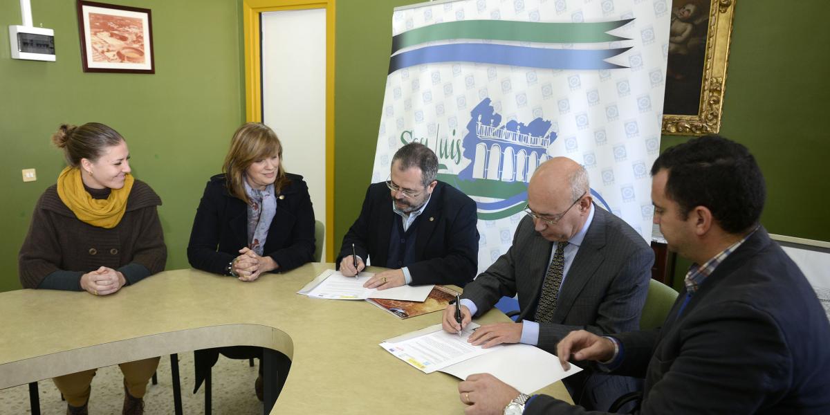 Encuentro para firmar el convenio entre SAFA San Luis y Azucarera Española