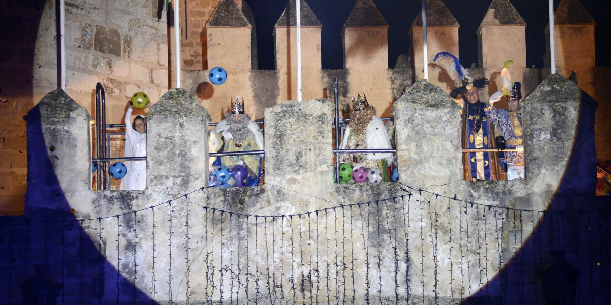 Los Reyes Magos en la Plaza del Castillo