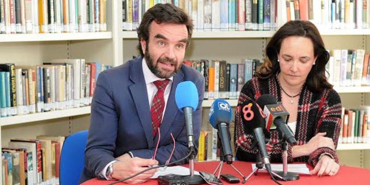 Millán Alegre y Montse Cuvillo presentan el Programa de Animación y Fomento a la Lectura de la Biblioteca.
