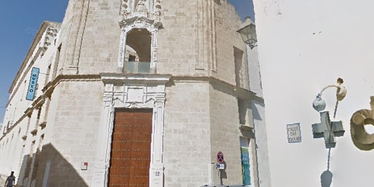 La fachada de El Hospitalito.