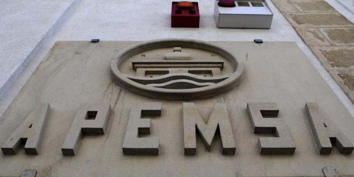 Placa indicativa de Apemsa en su sede.