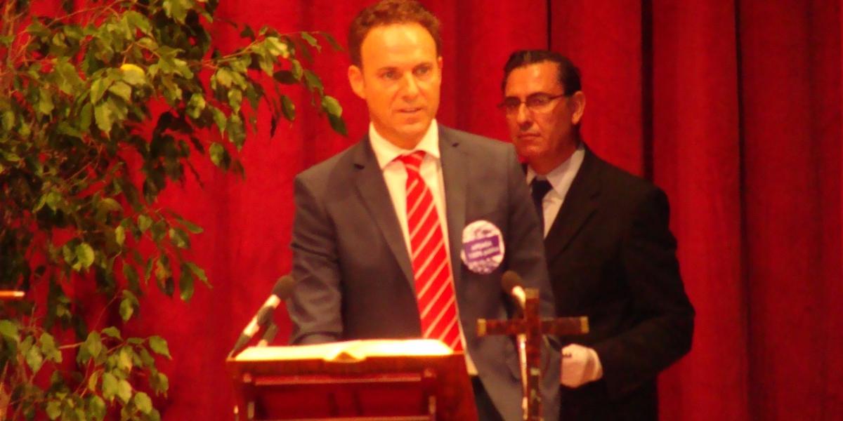 David de la Encina promete su cargo. 