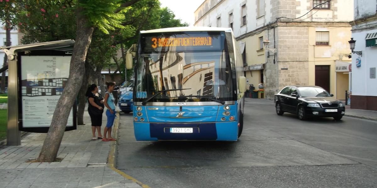Autobús en la Plaza del Polvorista.
