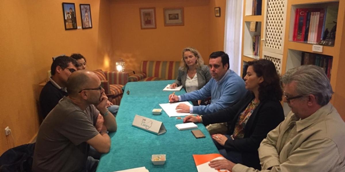 Una imagen del encuentro mantenido hace algunos días con los funcionarios.