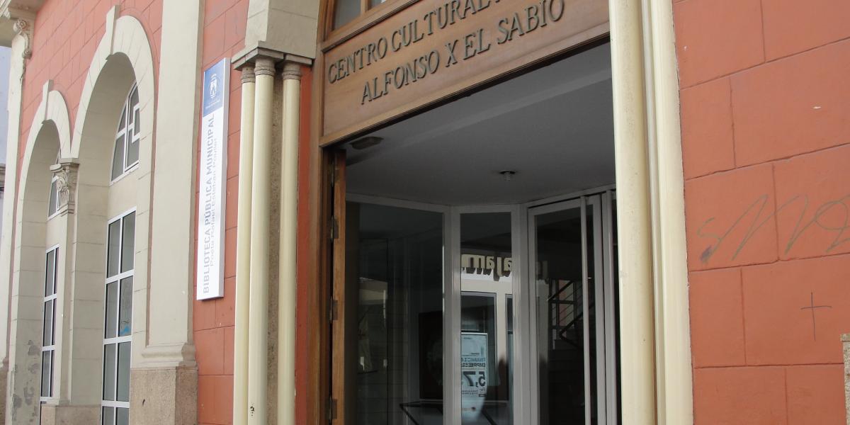 Exteriores de la Biblioteca Municipal.