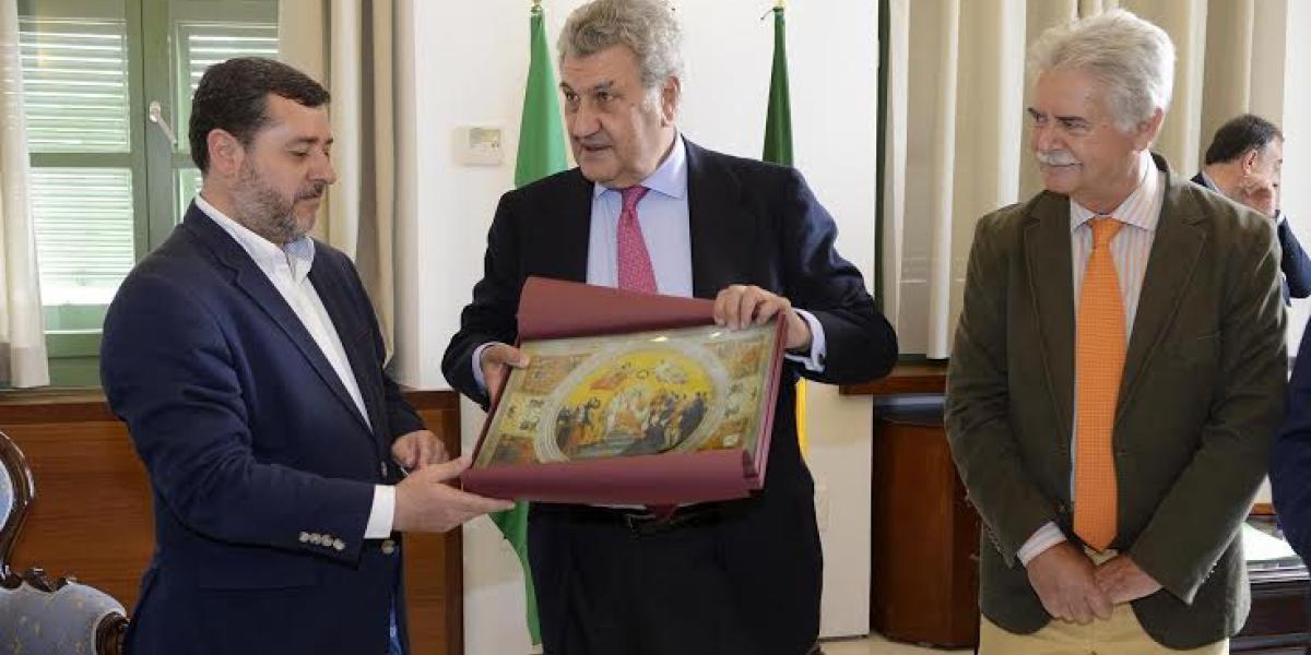 El presidente del Congreso realiza una visita a El Puerto