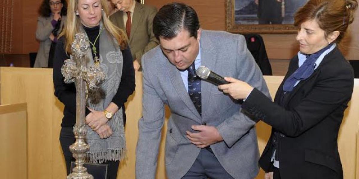 Gonzalo Ganaza jura su cargo de concejal.