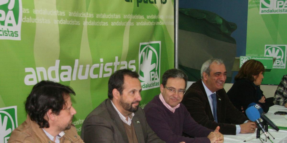 Miembros de la dirección local del Partido Andalucista.