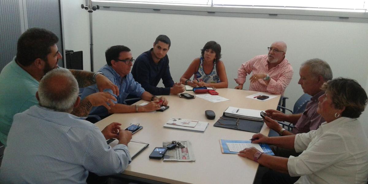 Reunión con los representantes vecinales en el Centro Cívico.