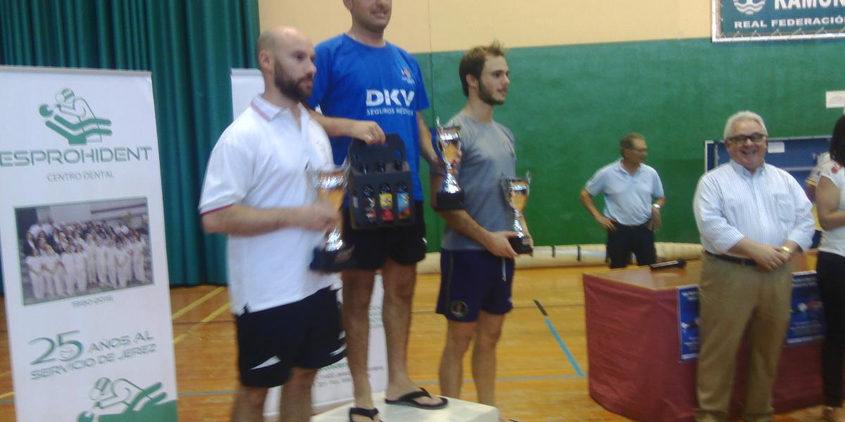 El Trofeo de Tenis de Mesa "Ciudad de El Puerto" llena el Pabellón Municipal.