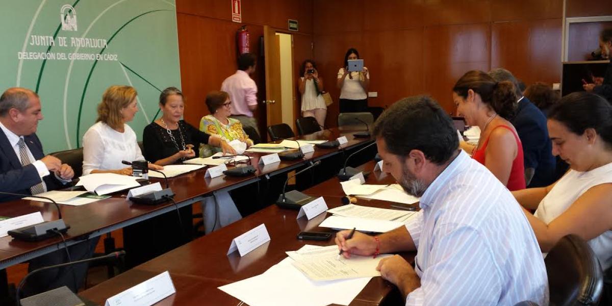 Alfonso Candón durante la firma del convenio de la Junta de Andalucía.