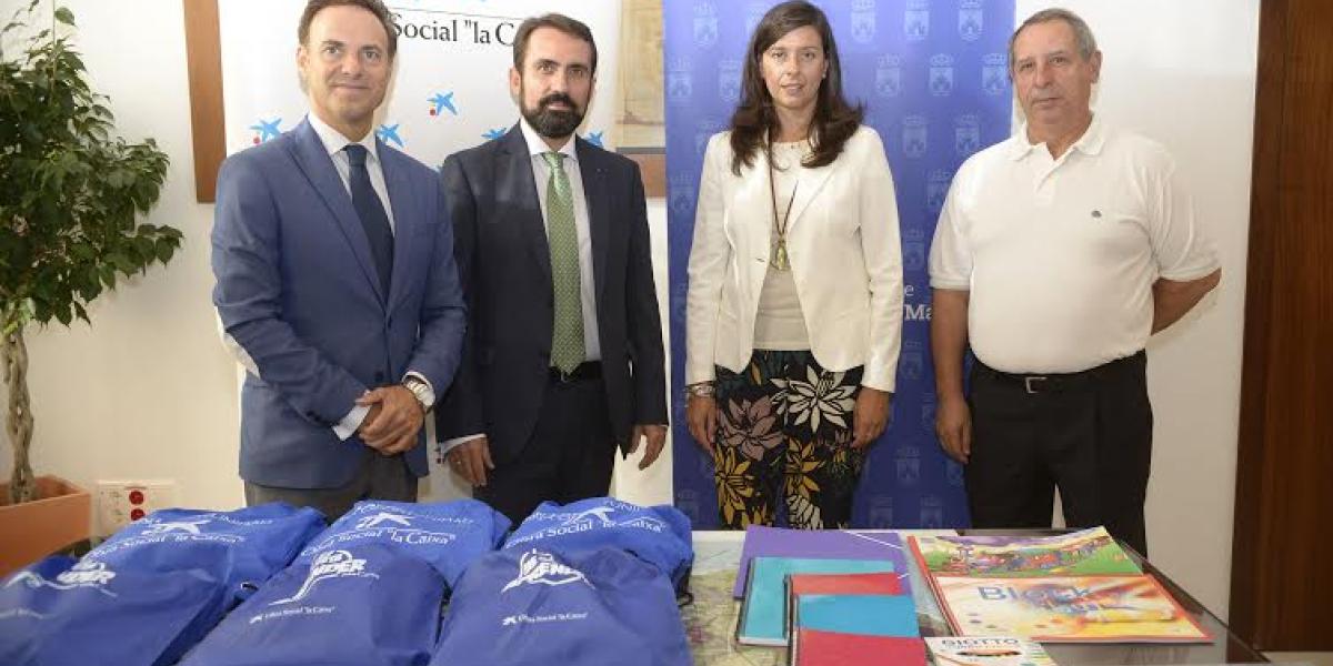Entrega de material escolar.