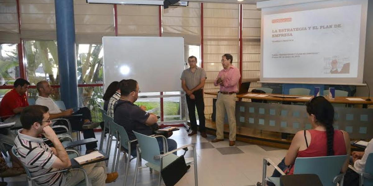 Taller sobre estrategia comercial.