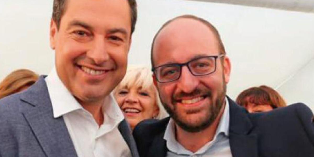 El presidente de la Junta de Andalucía, Juanma Moreno, junto al candidato a la Alcaldía de El Puerto, Germán Beardo.