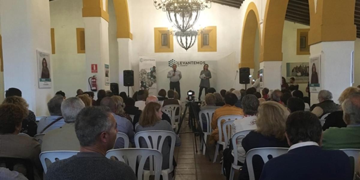 Parte del público asistente al acto de Levantemos El Puerto.
