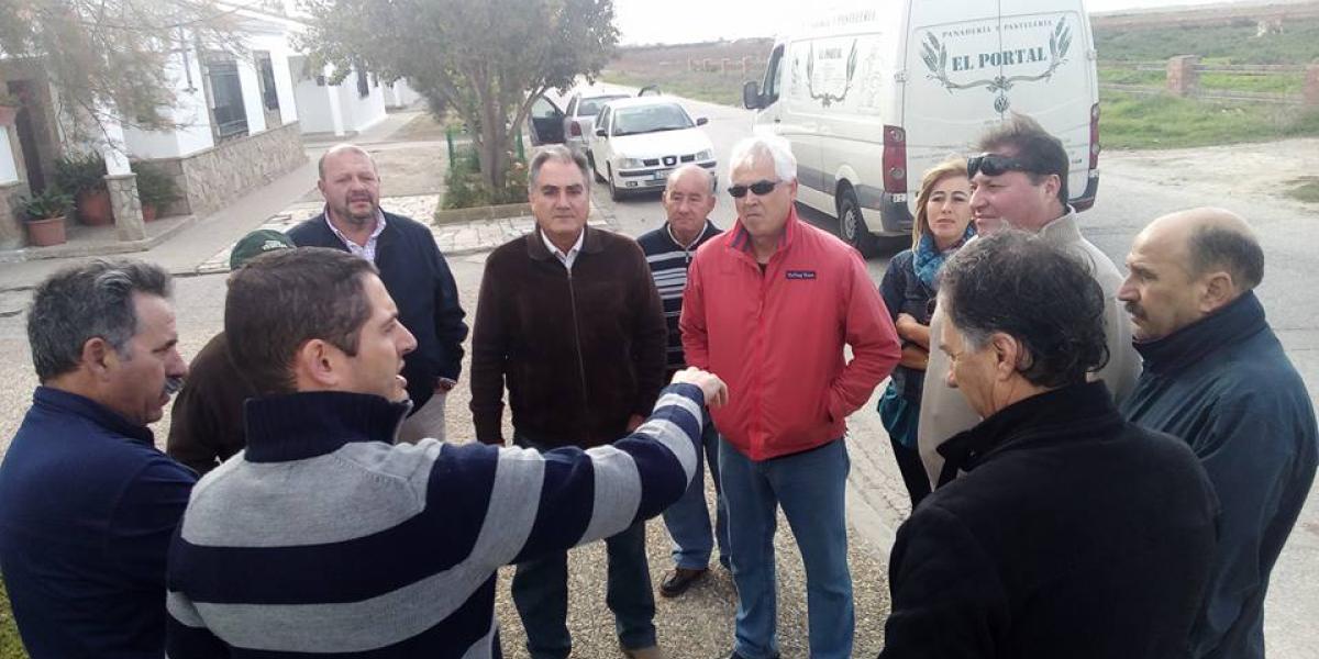 Ciudadanos en el Poblado de Doña Blanca.