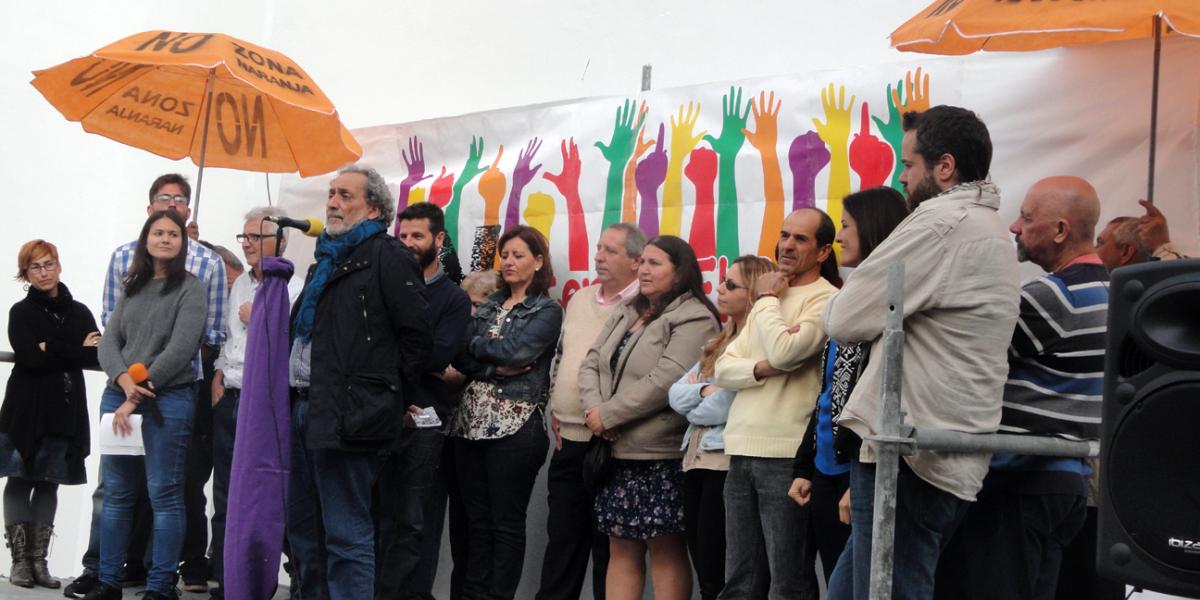 Levantemos. 