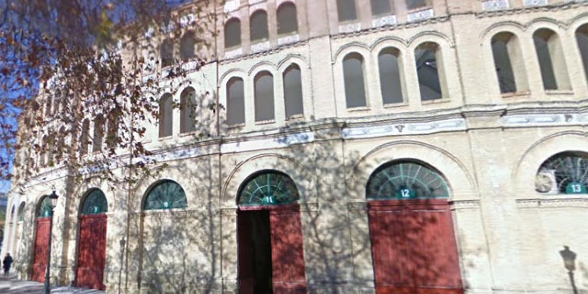 Exteriores de la Plaza de Toros portuense