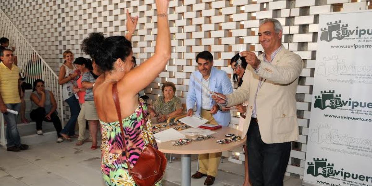 Entrega de viviendas de la promoción de VPO de Santa Clara.