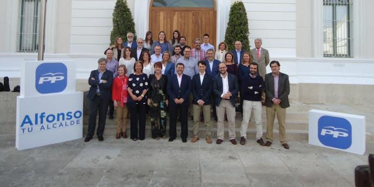 El PP presenta su candidatura para las elecciones municipales en la Plaza Peral