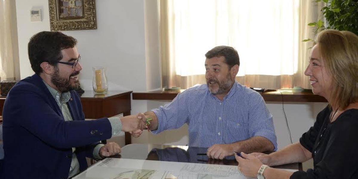 Firma del contrato con Urbaser.