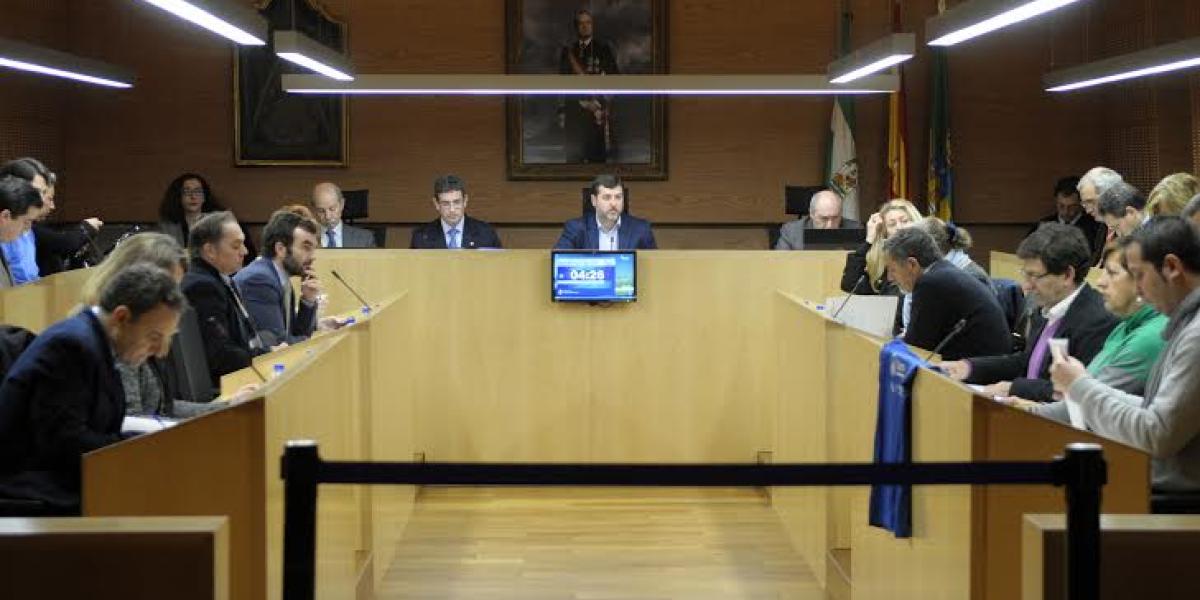 El Pleno debate el reconocimiento a personalidades y entidades de la ciudad