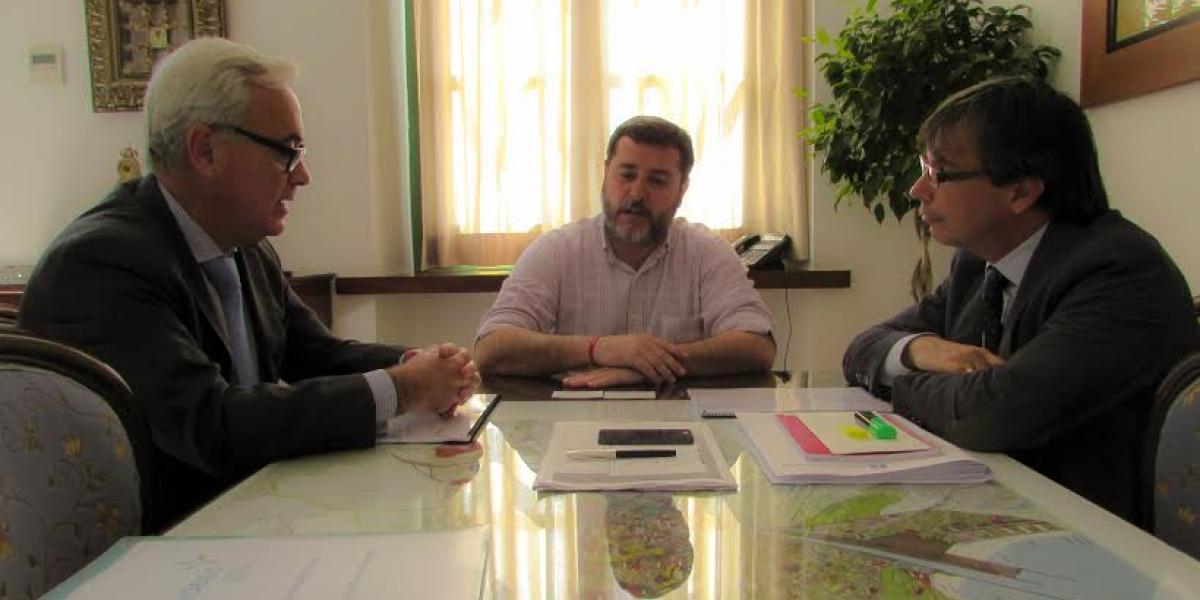 Alfonso Candón, reunido con representantes de Redexis.