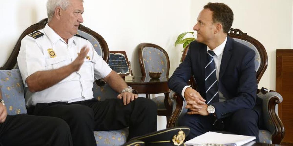 El comisario junto al alcalde de El Puerto.