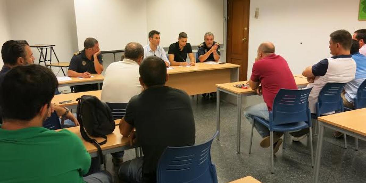 Reunión entre el Ayuntamiento y los hosteleros de la Bajamar.