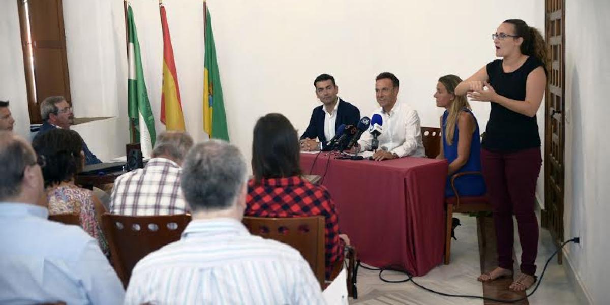Presentación de las bases del logotipo de Turismo.