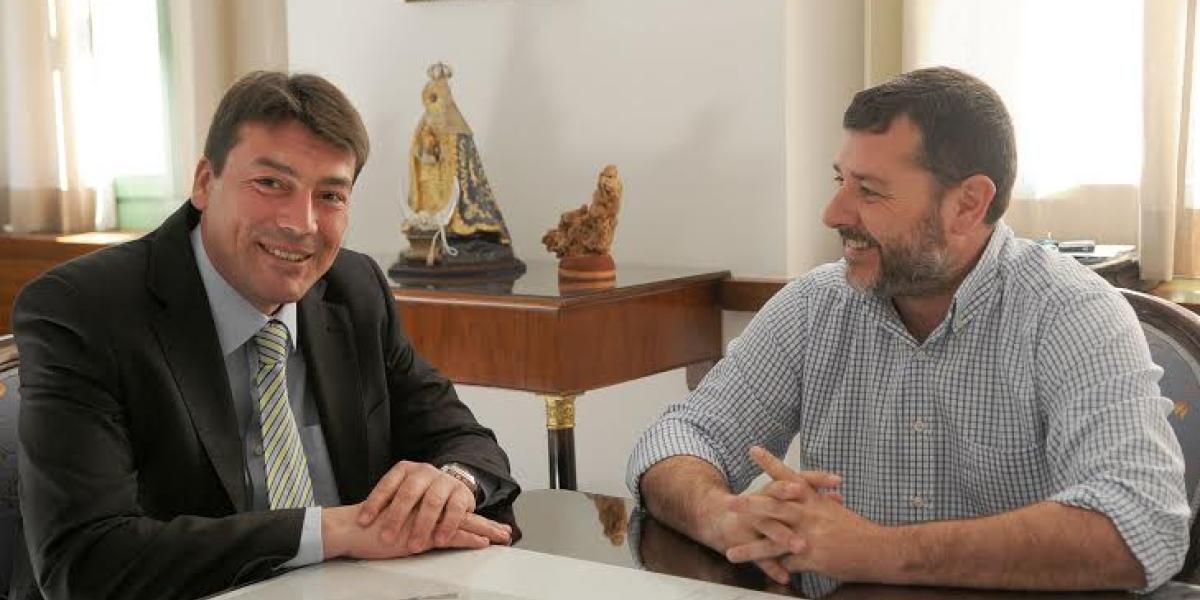 El presidente de la Asociación de Vecinos Santo Domingo de la Calzada, junto a Alfonso Candón.