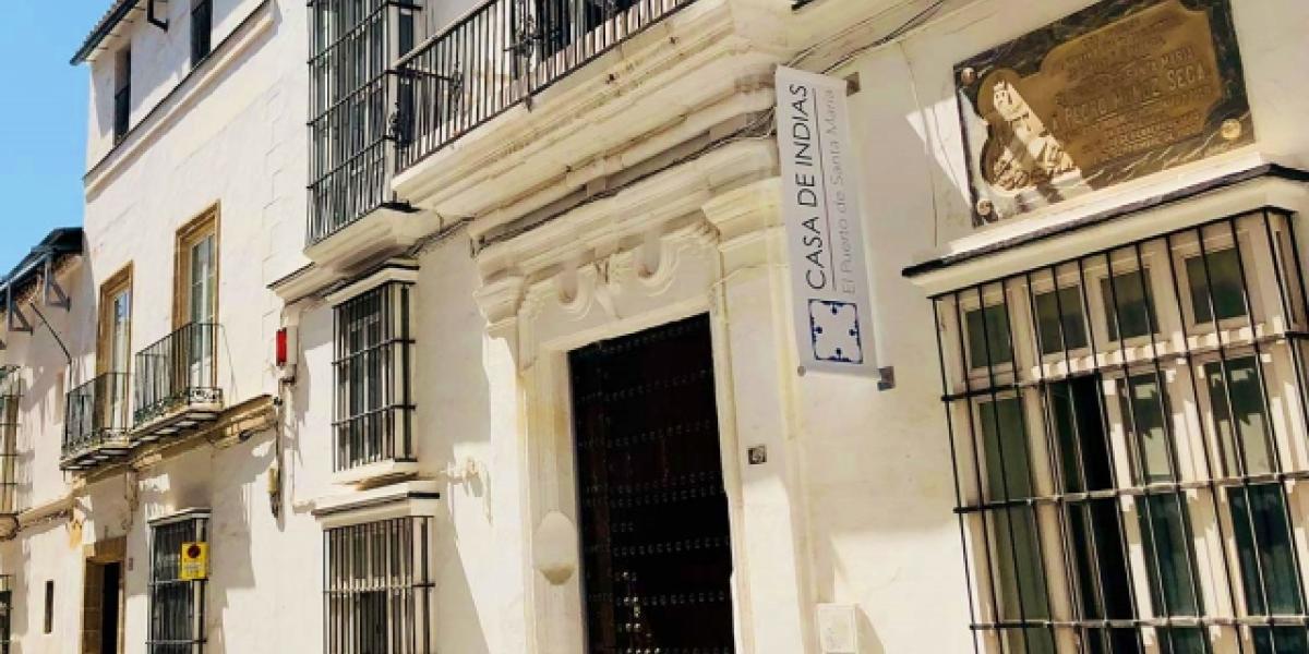 Fachada principal de Casa de Indias.