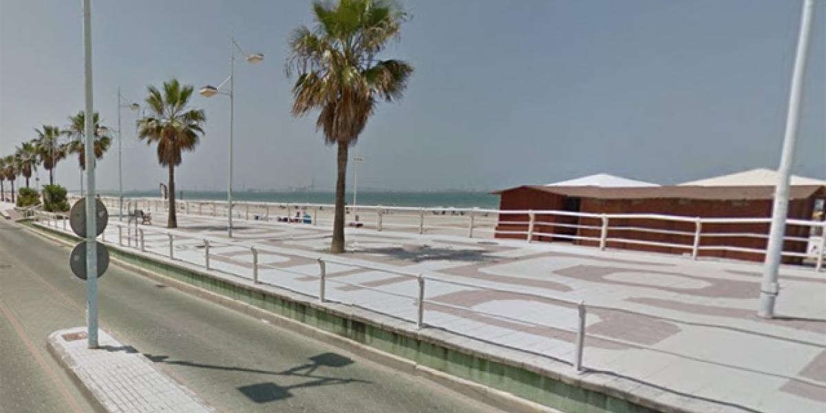 Paseo Marítimo de Valdelagrana, junto a la playa.